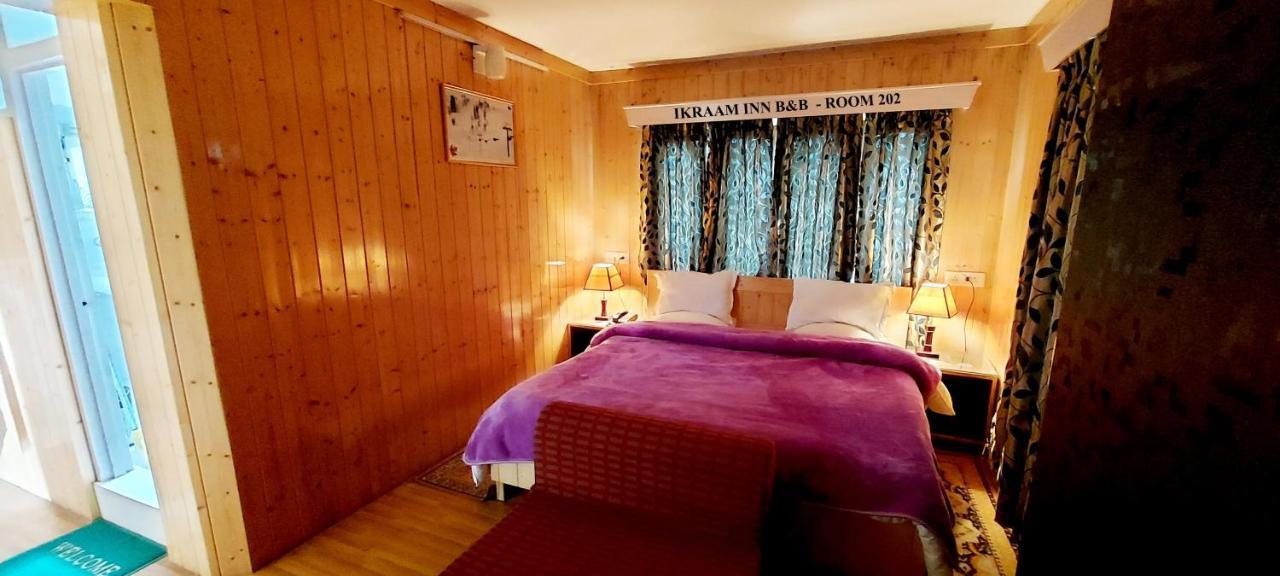 Ikraam Inn Bed & Breakfast Srīnagar Exteriör bild