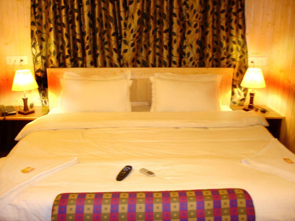 Ikraam Inn Bed & Breakfast Srīnagar Rum bild