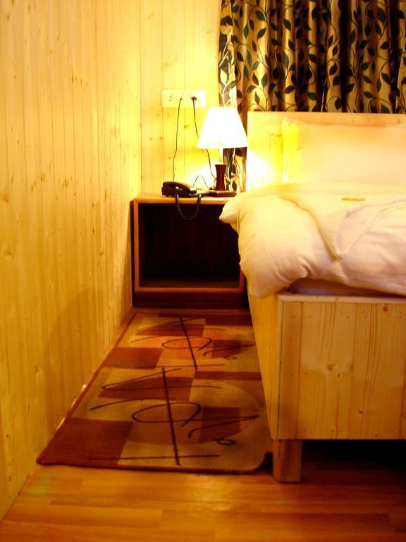Ikraam Inn Bed & Breakfast Srīnagar Rum bild
