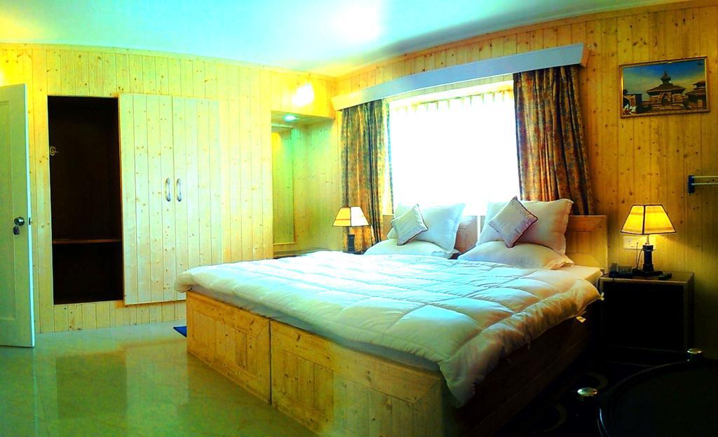 Ikraam Inn Bed & Breakfast Srīnagar Rum bild