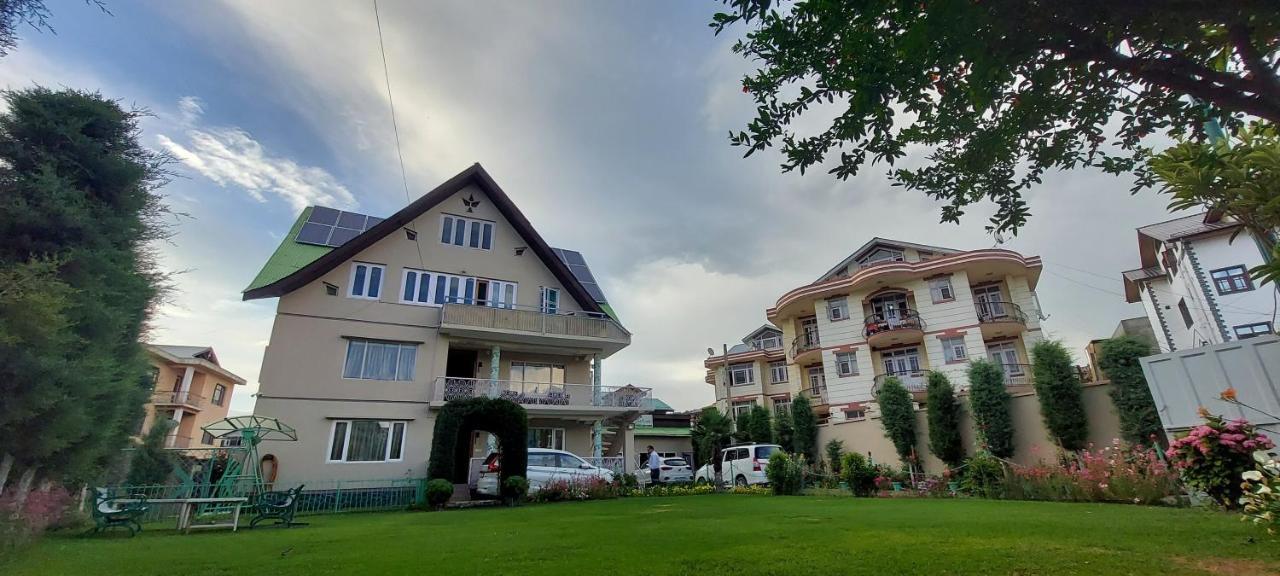 Ikraam Inn Bed & Breakfast Srīnagar Exteriör bild