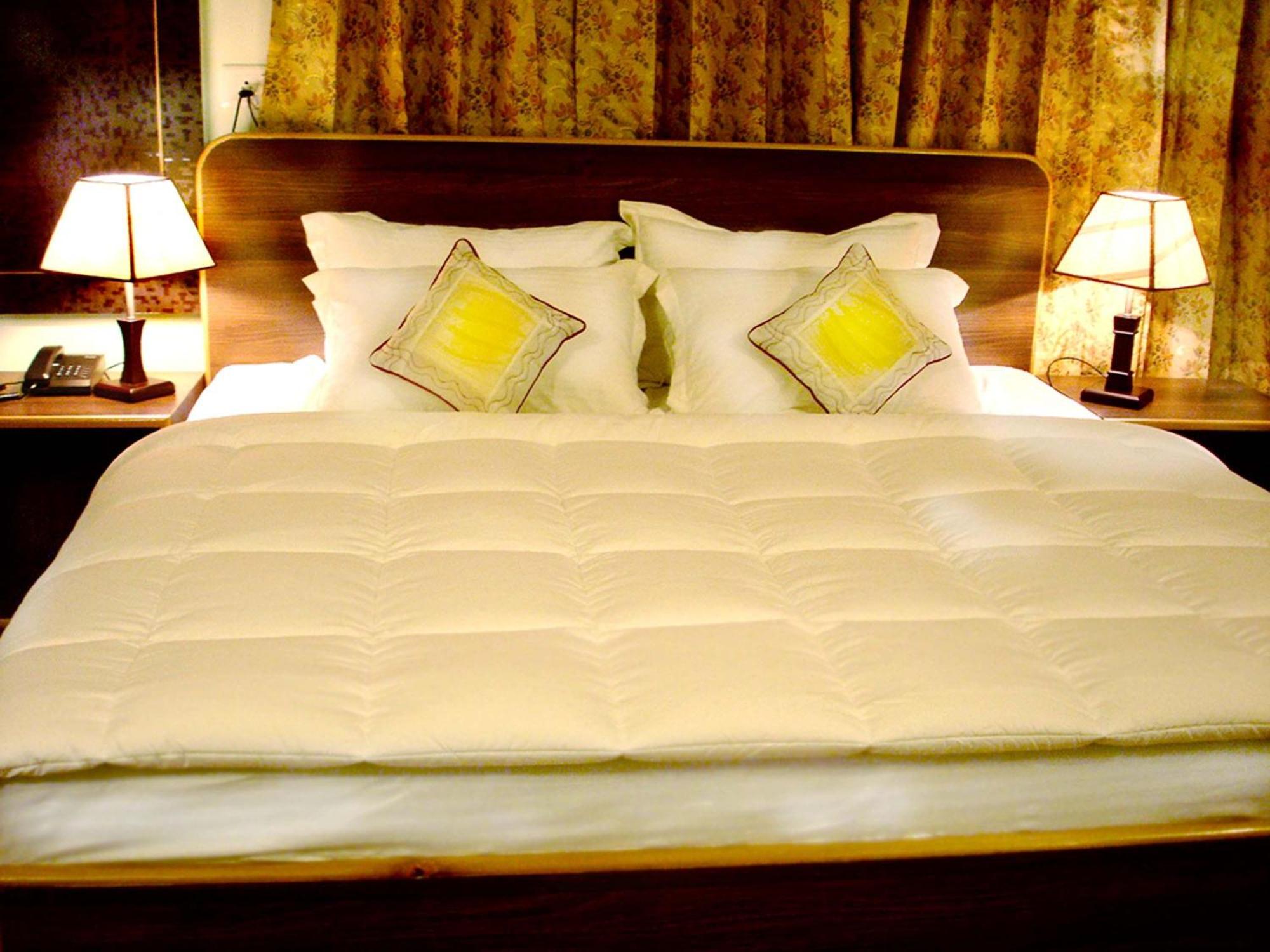 Ikraam Inn Bed & Breakfast Srīnagar Exteriör bild