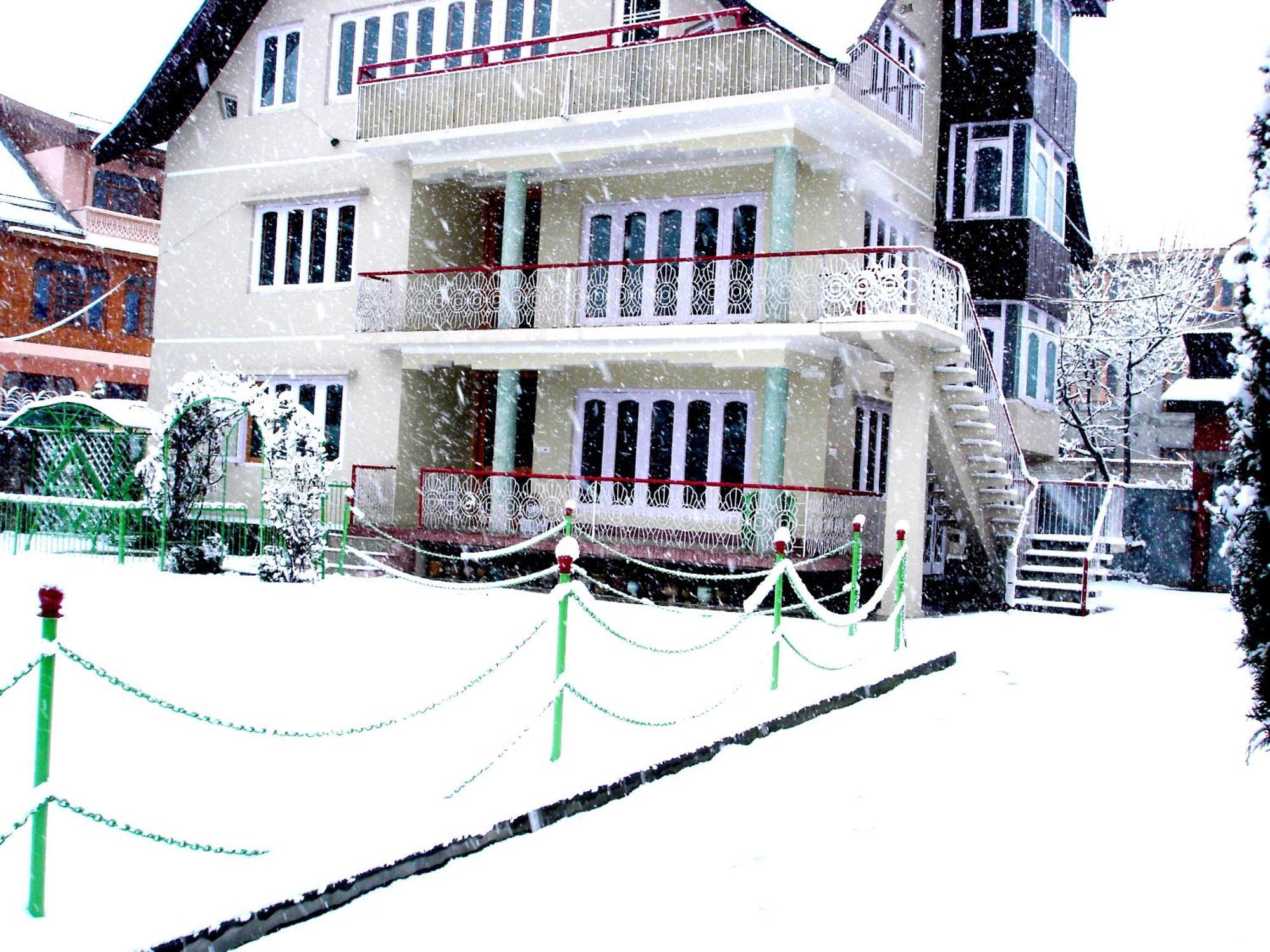 Ikraam Inn Bed & Breakfast Srīnagar Exteriör bild