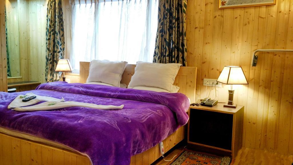 Ikraam Inn Bed & Breakfast Srīnagar Exteriör bild
